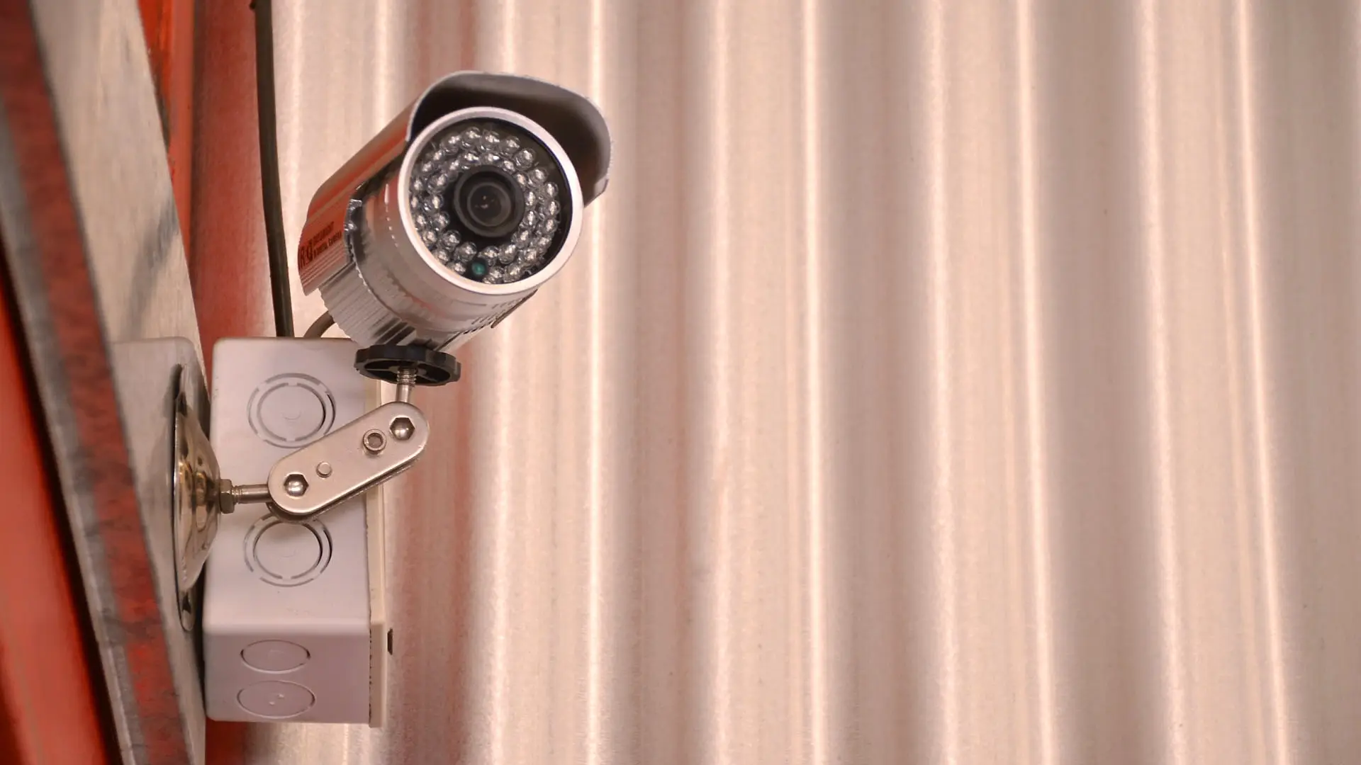 Cámara de seguridad instalada en el predio de Vilbox